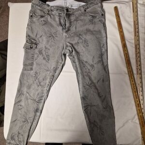 Kut from the Kloth Brigitte Ankle Cargo Pants Grey Tropical Leaf 16W